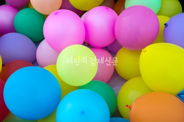 [리얼기자] 바람빠진 풍선, 손 안대고 부풀리기